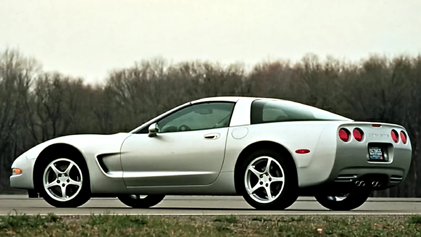 Corvette Generations/C5/C5 2001 Silver Left.webp